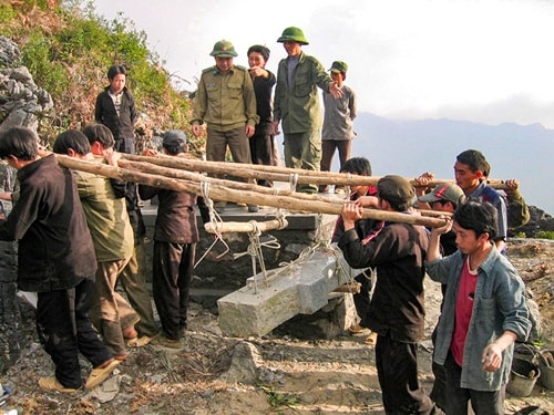 Gian nan hành trình “vẽ hình Tổ quốc”