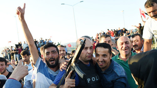 Đảo chính ở Thổ Nhĩ Kỳ: Chính phủ nắm quyền kiểm soát, Tổng Tham mưu trưởng quân đội được giải cứu
