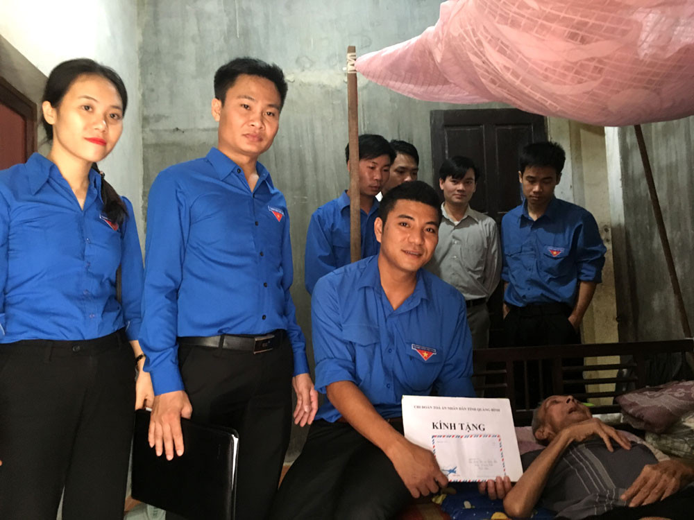 Tuổi trẻ TAND tỉnh Quảng Bình chia sẻ khó khăn với người dân huyện miền núi Tuyên Hoá