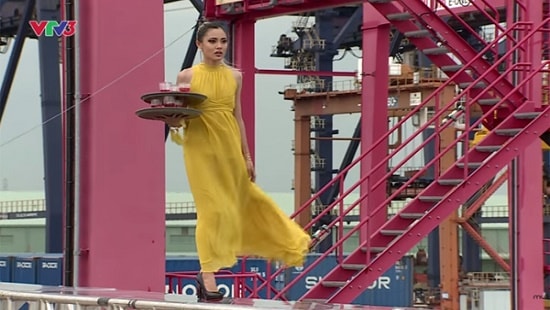 Vietnam's Next Top Model: Thí sinh 1m54 ngất xỉu khi catwalk trên không