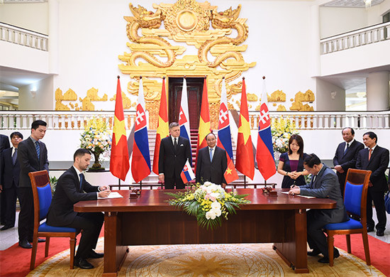Thủ tướng Nguyễn Xuân Phúc đón, hội đàm với Thủ tướng Slovakia