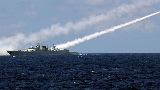 Đi ngược phán quyết Biển Đông, Trung Quốc tập trận, cấm tàu thuyền qua lại