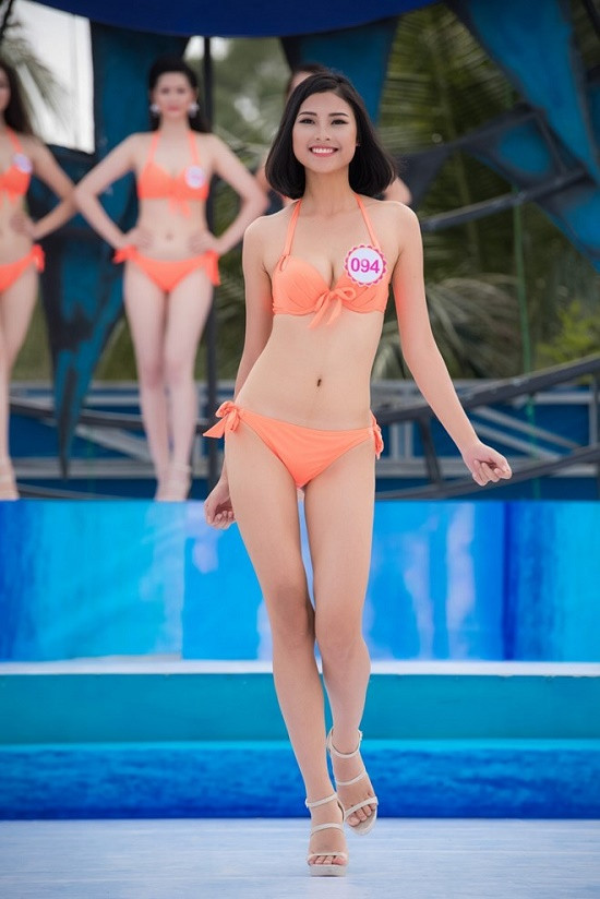 Thí sinh Hoa hậu Việt Nam nóng bỏng với bikini