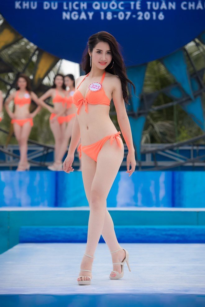Thí sinh Hoa hậu Việt Nam nóng bỏng với bikini