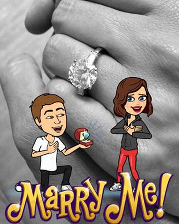 Miranda Kerr khoe nhẫn đính hôn bằng kim cương 