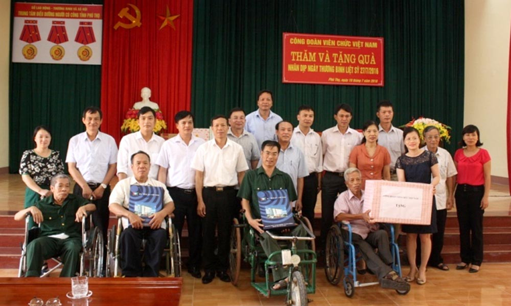 Công đoàn TANDTC hoạt động thiện nguyện tại tỉnh Phú Thọ