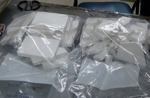 Bắt giữ nữ hành khách vận chuyển 14 bánh heroin tại sân bay