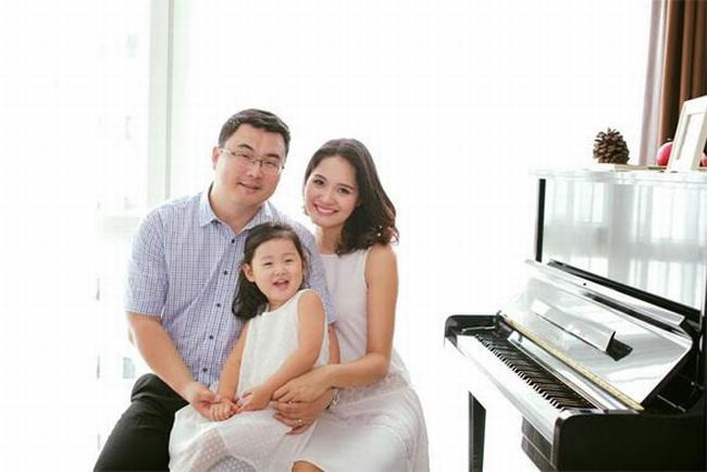 Hoa hậu Hương Giang hạ sinh con gái thứ 2 nặng 3,3kg
