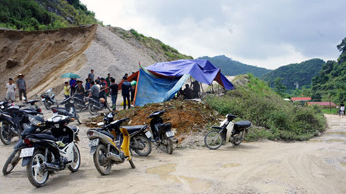 Lạng Sơn: Dân dựng lán ngăn chặn trạm trộn bê tông gây ô nhiễm môi trường 