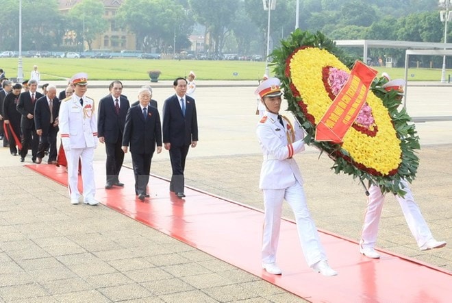 Lãnh đạo Đảng và Nhà nước dâng hương tưởng niệm các anh hùng, liệt sĩ