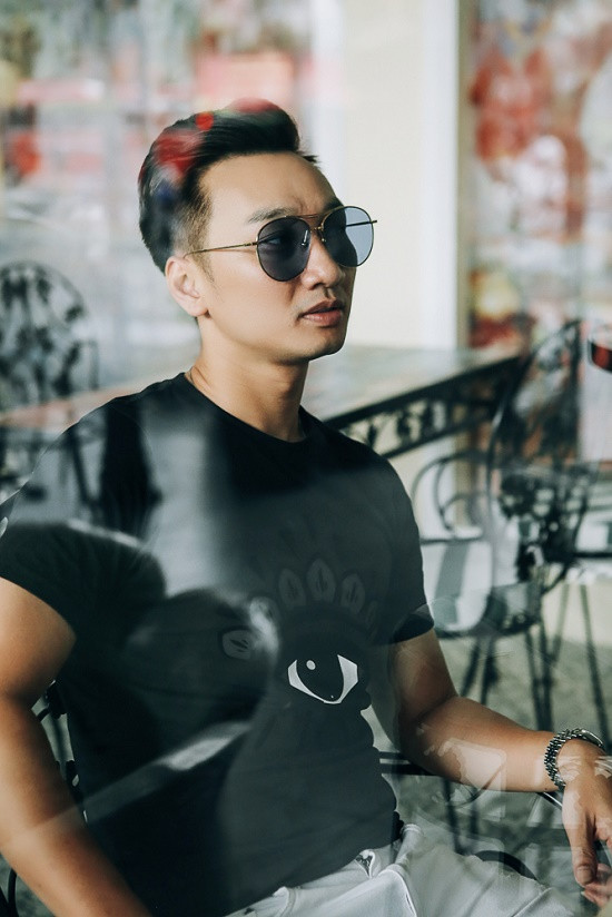 MC Thành Trung tận hưởng Sài Gòn sau bão X-Factor