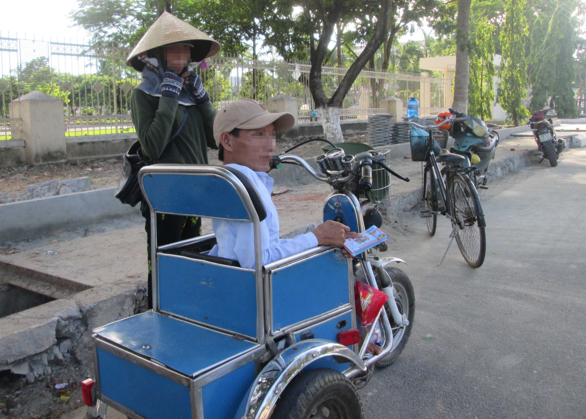 Làm giả vé số trúng thưởng rồi đi lừa đảo người tàn tật