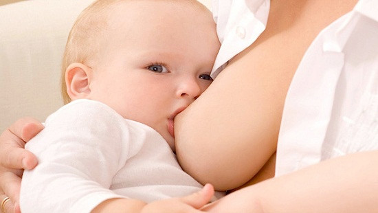 Trẻ bú mẹ phòng được nhiều bệnh nhiễm trùng  