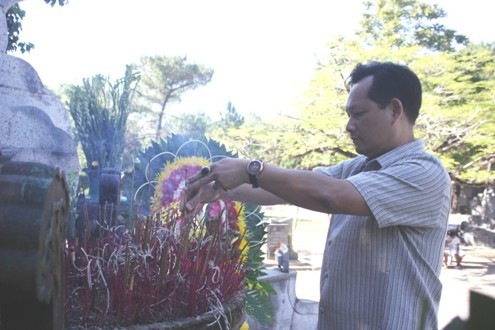 Dâng hương, hoa tri ân các anh hùng liệt sỹ tại Quảng Trị