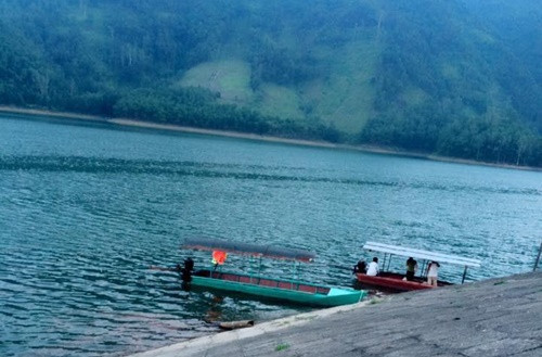 Thái Nguyên: Công nhân Samsung mất tích trên hồ Gò Miếu