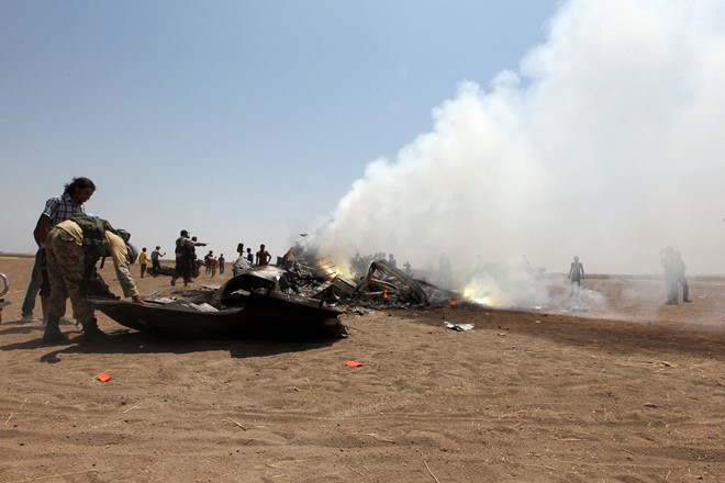 Trực thăng cứu trợ Nga bị bắn rơi tại Syria: Thi thể phi công bị phiến quân kéo lê trên đường