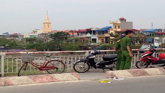 Nam Định: Đã tìm được nạn nhân bỏ lại xe đạp nhảy cầu tự tử