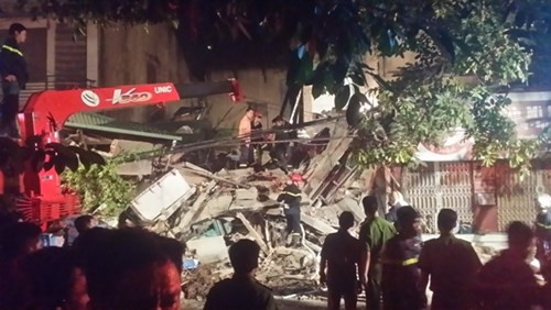 Hà Nội: Sập nhà 4 tầng ở Cửa Bắc, hai nạn nhân đã tử vong