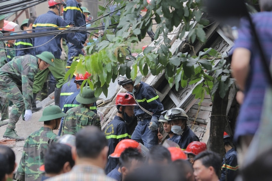Hà Nội: Sập nhà 4 tầng ở Cửa Bắc, hai nạn nhân đã tử vong