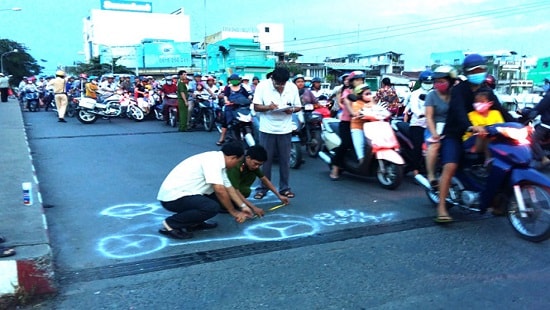 Tiền Giang: Truy sát trên cầu Quay, 2 thanh niên nguy kịch