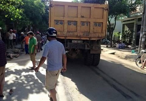 Lào Cai: Xe tải tông xe máy, hai người tử vong