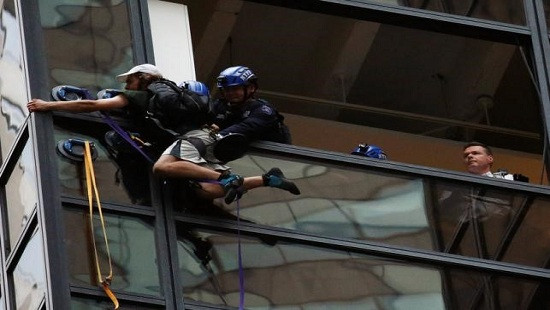 Người đàn ông cố leo lên tháp 58 tầng vì cuồng mộ ông Trump