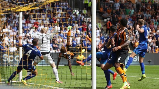 Nhà vô địch Leicester để thua Hull City