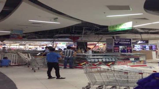  Nghệ An: Trần siêu thị Big C Vinh bất ngờ đổ sập 