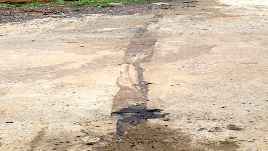  Huyện Thanh Chương  (Nghệ An): Đường vừa làm xong đã… hỏng