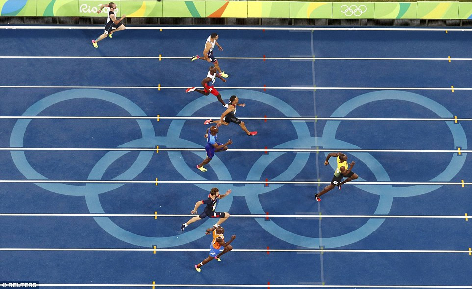 Hình ảnh: “Tia chớp” Usain Bolt lần thứ 3 liên tiếp giành HCV ở cự ly 200m số 1