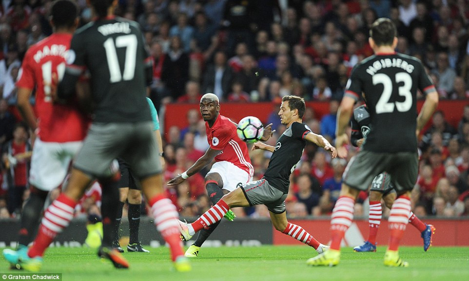 Hình ảnh: Ibrahimovic lập cú đúp giúp Man United hạ gục Southampton số 3