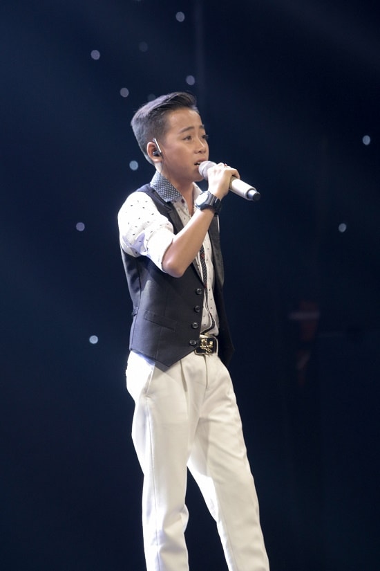 Cậu bé hát dân ca làm dậy sóng The Voice Kids