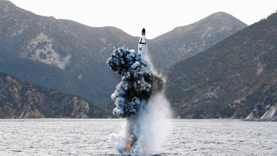 Hết gài mìn ở gần Bàn Môn Điếm, Triều Tiên lại phóng tên lửa đạn đạo từ tàu ngầm