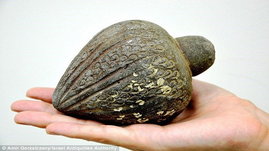 Phát hiện lựu đạn đất lạ thường 700 tuổi