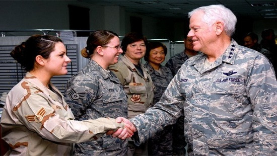 Tướng Không quân Mỹ bị tố tấn công tình dục cấp dưới 