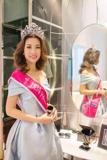 Tân Hoa hậu Đỗ Mỹ Linh bất ngờ ghé thăm căn hộ mình sẽ ở trong 2 năm nhiệm kỳ