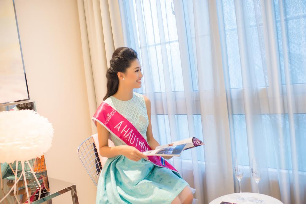 Tân Hoa hậu Đỗ Mỹ Linh bất ngờ ghé thăm căn hộ mình sẽ ở trong 2 năm nhiệm kỳ
