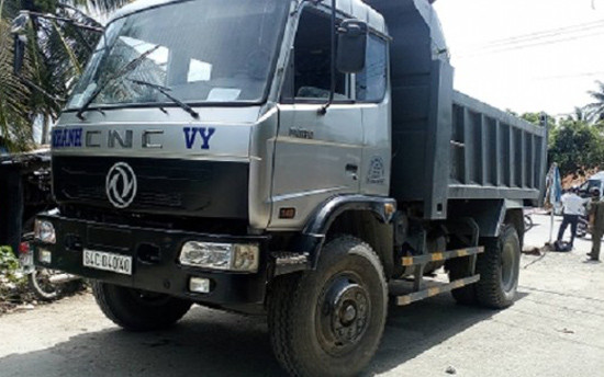 Tin tức giao thông 24h: Ô tô tải cán qua người, một người tử vong tại chỗ