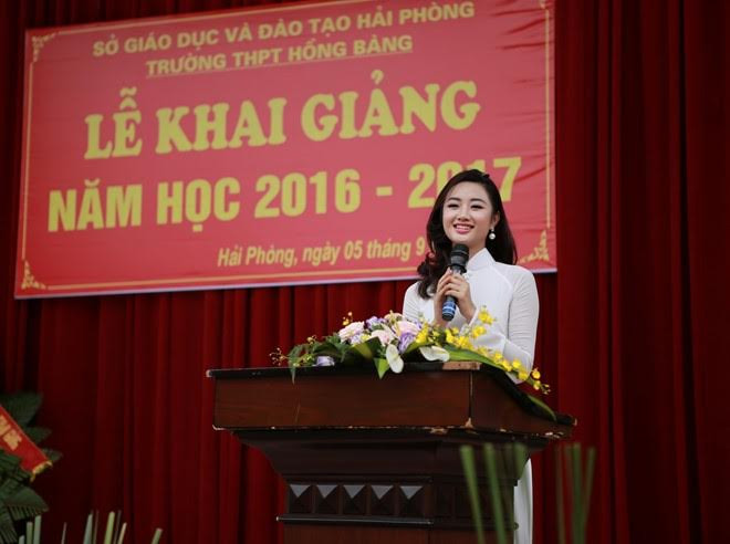 Hoa hậu Bản sắc Việt Trần Thu Ngân tặng học bổng toàn phần cho 6 học sinh trường cũ