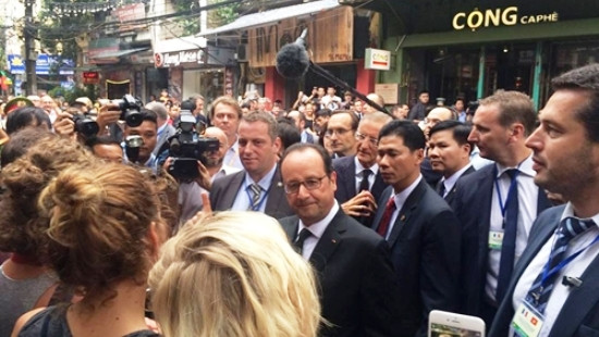 Tổng thống Pháp thăm Việt Nam: Thưởng thức mọc cua Hoàng đế, ghé Café Cộng