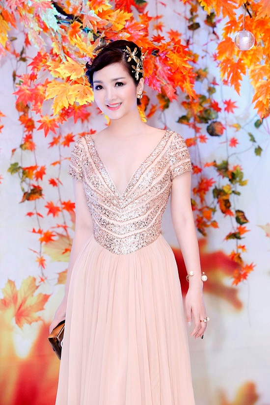Nhan sắc vượt thời gian của Hoa hậu Đền Hùng Giáng My 