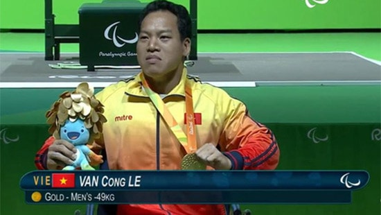 Thủ tướng gửi thư khen VĐV Huy chương Vàng Paralympics Lê Văn Công