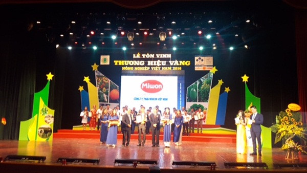 Phân hữu cơ MV-L được bình chọn là sản phẩm Thương hiệu Vàng Nông nghiệp Việt Nam năm 2016 