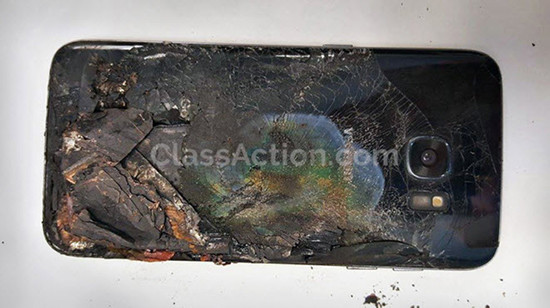 Samsung tiếp tục bị kiện vì Galaxy S7 edge bốc cháy