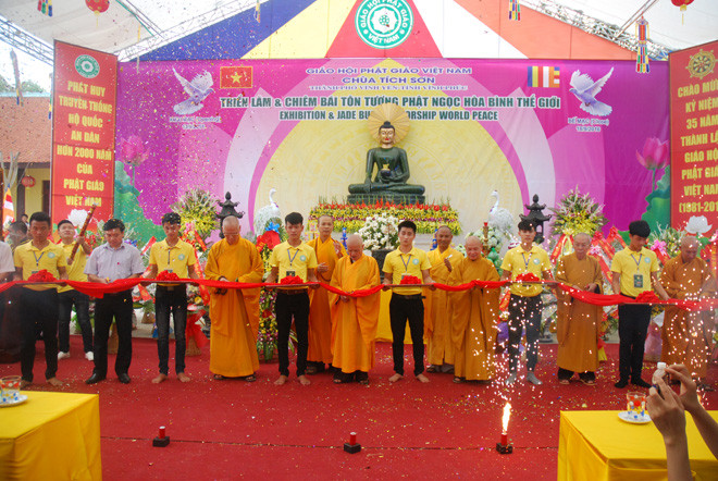 Đại lễ chiêm bái tượng Phật ngọc hòa bình thế giới tại Vĩnh Phúc