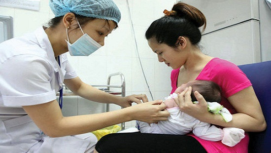 Bệnh viện Nhi Trung ương tổ chức tiêm vắc xin Pentaxim đợt 2