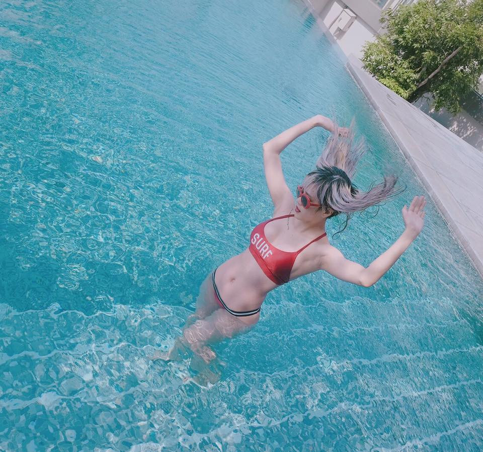 Bạn gái Sơn Tùng M-TP tung ảnh bikini nóng bỏng