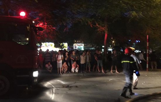 Hà Nội: Cháy lớn tại quán karaoke trên đường Nguyễn Khang