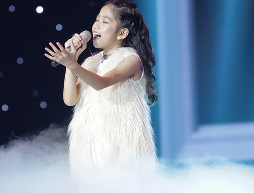 Giám khảo The voice Kids khóc cùng trò cưng vì áp lực của dư luận