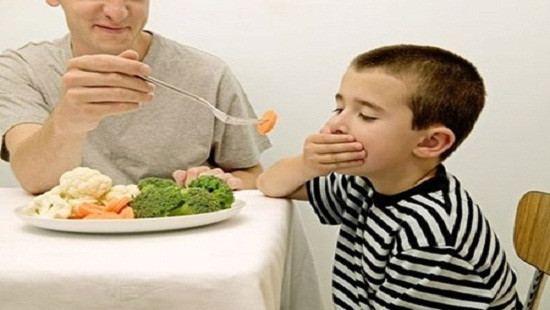 Tuyệt chiêu chấm dứt “cuộc chiến” khi cho trẻ ăn